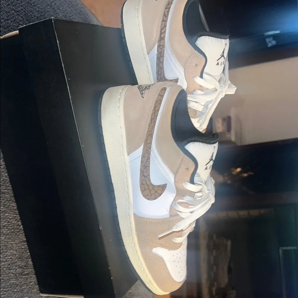Back To School Jordan Kids' Low-Top Sneakers in White and Tan